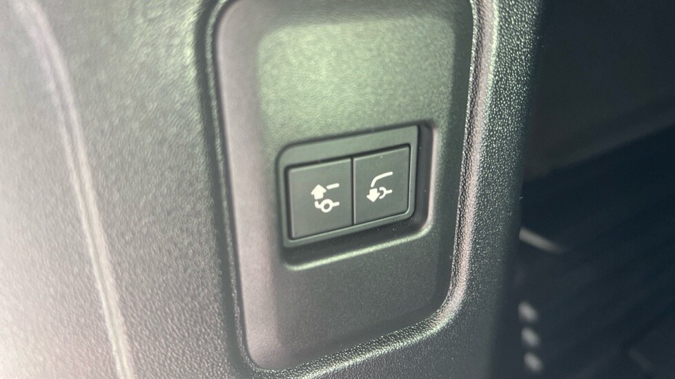 Used Land Rover Defender 2024 for sale - 76888776: Photo 85