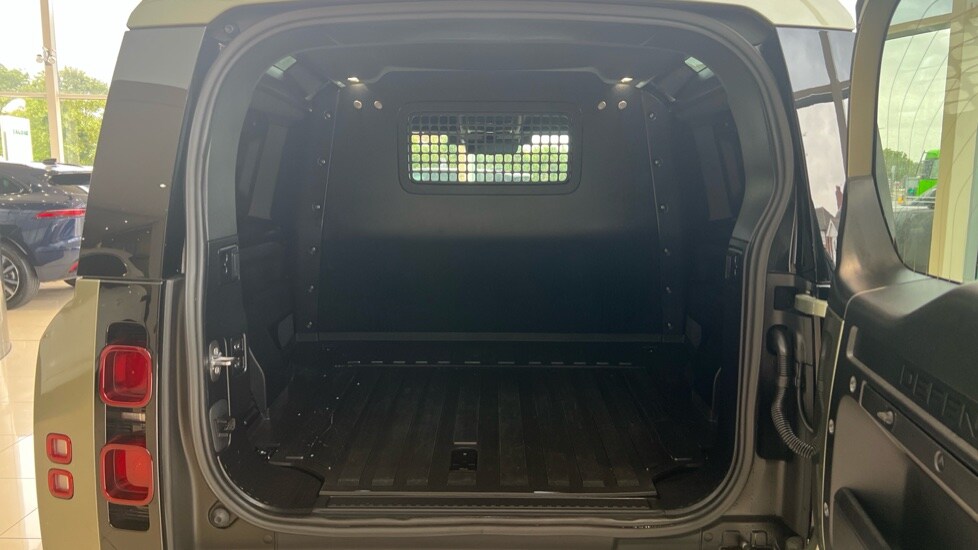 Used Land Rover Defender 2025 for sale - 76563694: Photo 10