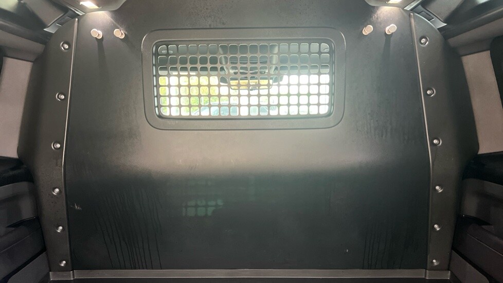 Used Land Rover Defender 2025 for sale - 76563694: Photo 18