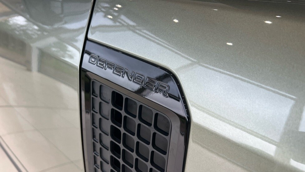 Used Land Rover Defender 2025 for sale - 76563694: Photo 21