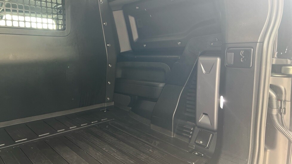 Used Land Rover Defender 2025 for sale - 76563694: Photo 35