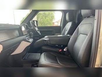 Used Land Rover Defender 2025 for sale - 76563694: Photo