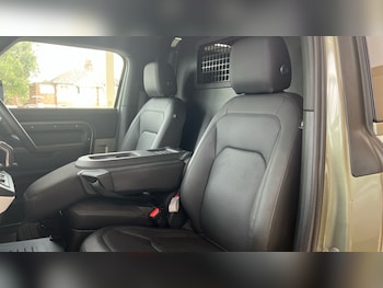 Used Land Rover Defender 2025 for sale - 76563694: Photo
