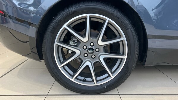 Used Land Rover Range Rover Velar 2024 for sale - 76244586: Photo 32