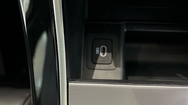 Used Land Rover Range Rover Velar 2024 for sale - 76244586: Photo 61