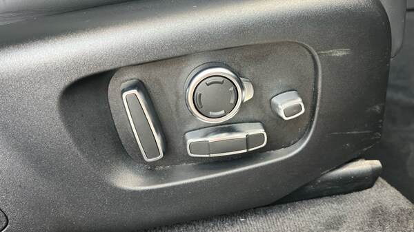 Used Land Rover Range Rover Velar 2024 for sale - 76244586: Photo 74