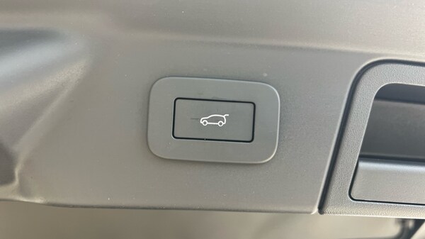 Used Land Rover Range Rover Velar 2024 for sale - 76244586: Photo 87