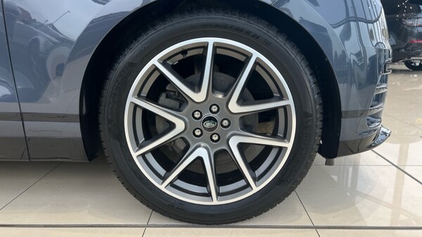 Used Land Rover Range Rover Velar 2024 for sale - 76244586: Photo 8