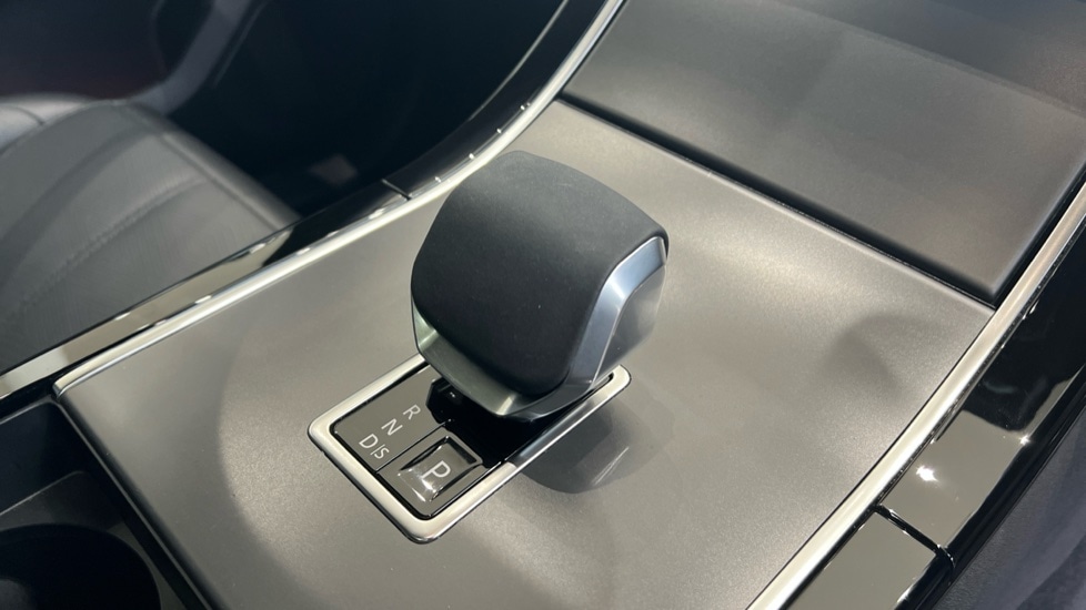 Used Land Rover Range Rover Velar 2024 for sale - 76254907: Photo 13