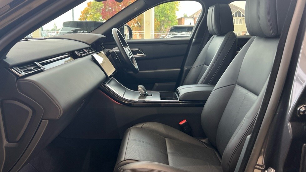 Used Land Rover Range Rover Velar 2024 for sale - 76254907: Photo 3