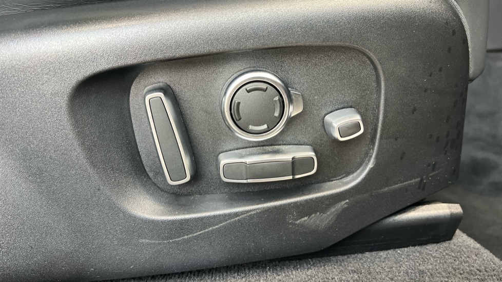 Used Land Rover Range Rover Velar 2024 for sale - 76254907: Photo 74