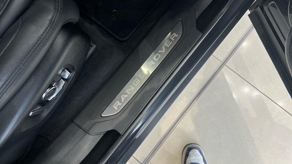 Used Land Rover Range Rover Velar 2024 for sale - 76254907: Photo 75