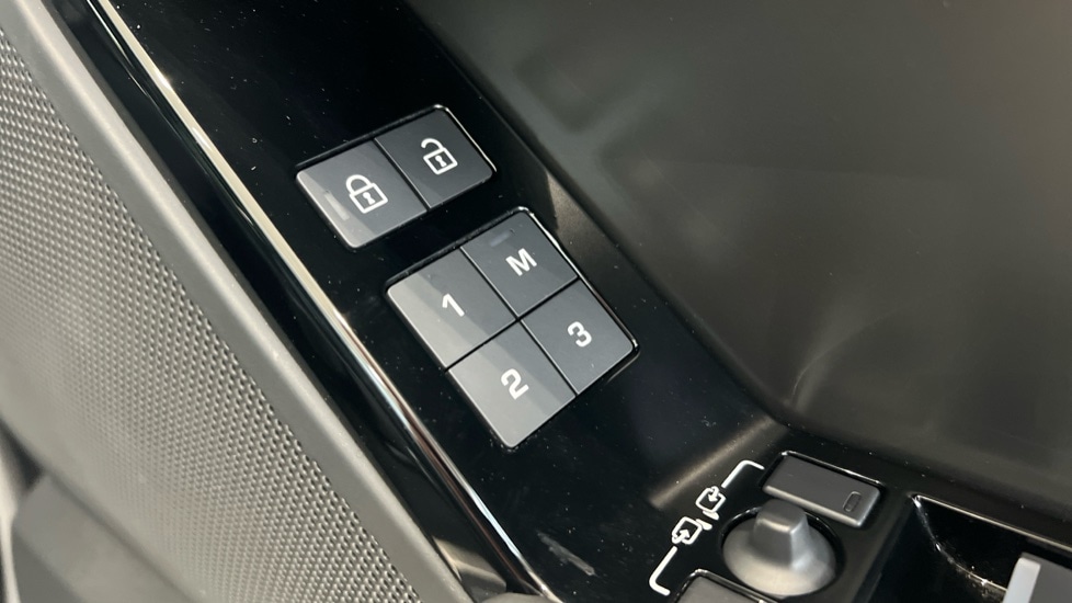 Used Land Rover Range Rover Velar 2024 for sale - 76254907: Photo 77