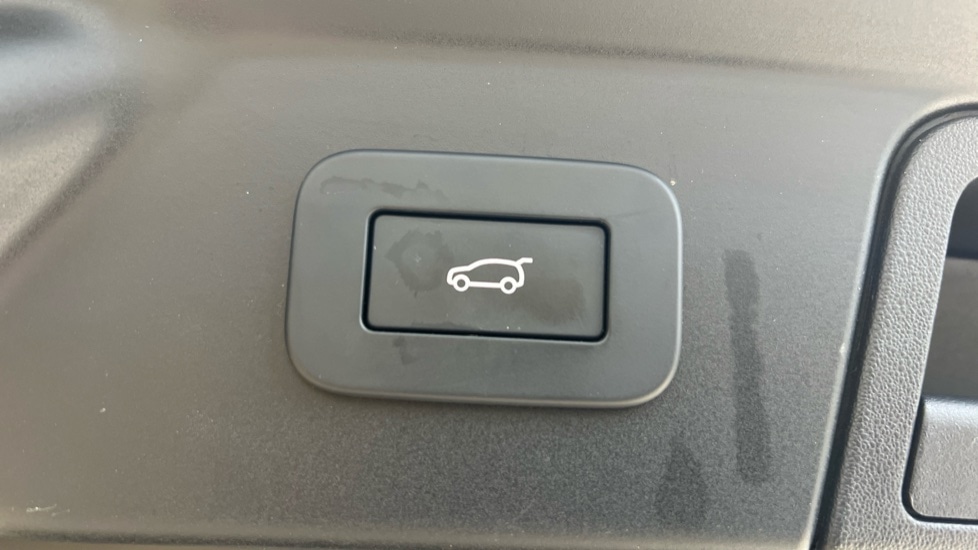 Used Land Rover Range Rover Velar 2024 for sale - 76254907: Photo 86