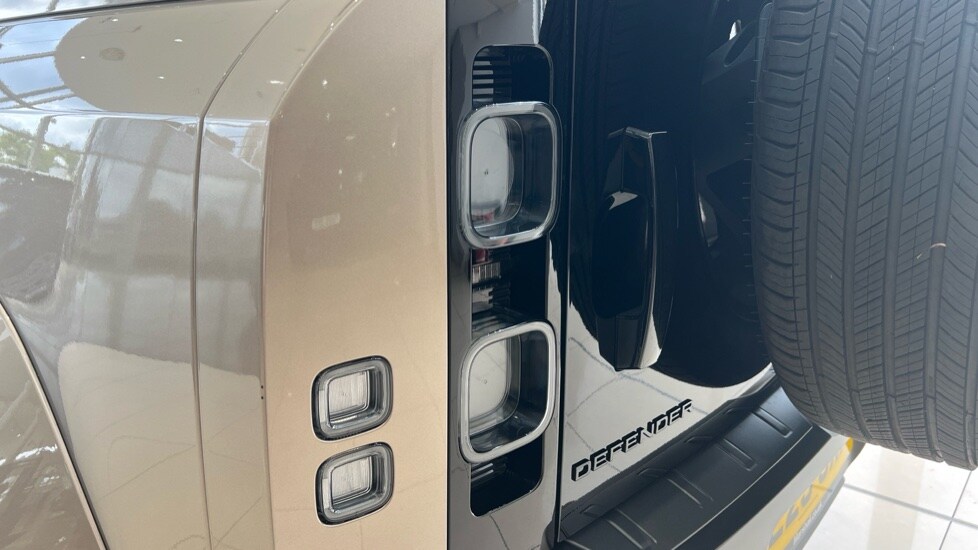 Used Land Rover Defender 2025 for sale - 76095952: Photo 19