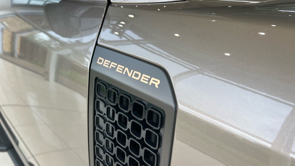Used Land Rover Defender 2025 for sale - 76095952: Photo 22
