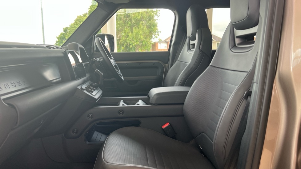 Used Land Rover Defender 2025 for sale - 76095952: Photo 3