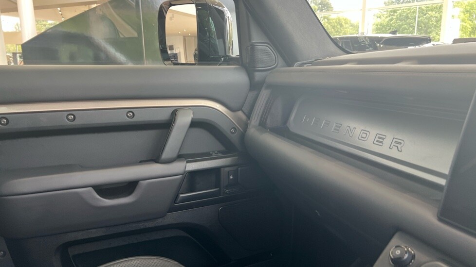 Used Land Rover Defender 2025 for sale - 76095952: Photo 34
