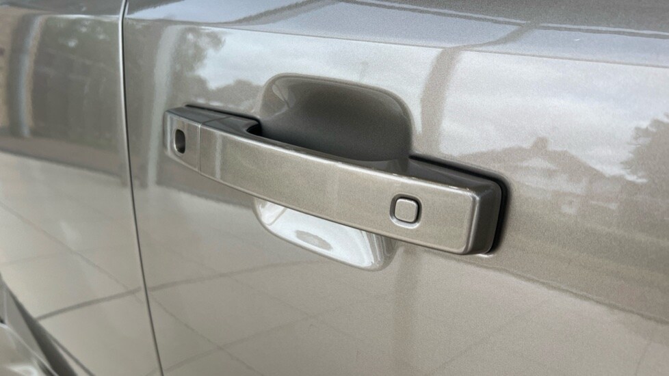 Used Land Rover Defender 2025 for sale - 76095952: Photo 44