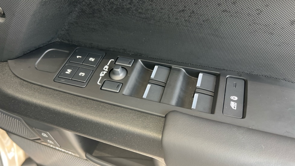 Used Land Rover Defender 2025 for sale - 76095952: Photo 90