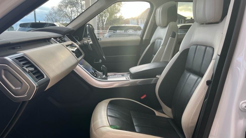 Used Land Rover Range Rover Sport 2019 for sale - 76528896: Photo 3