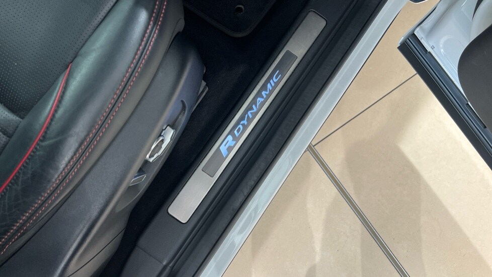 Used Land Rover Discovery Sport 2021 for sale - 76146111: Photo 71