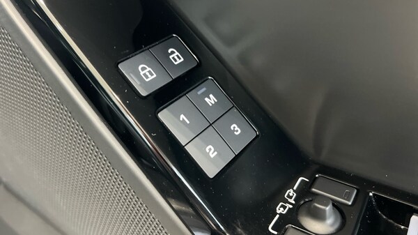 Used Land Rover Range Rover Velar 2023 for sale - 76244592: Photo 76