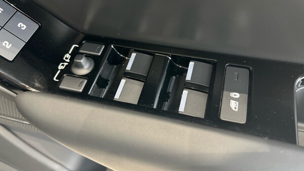 Used Land Rover Range Rover Velar 2023 for sale - 76244592: Photo 77
