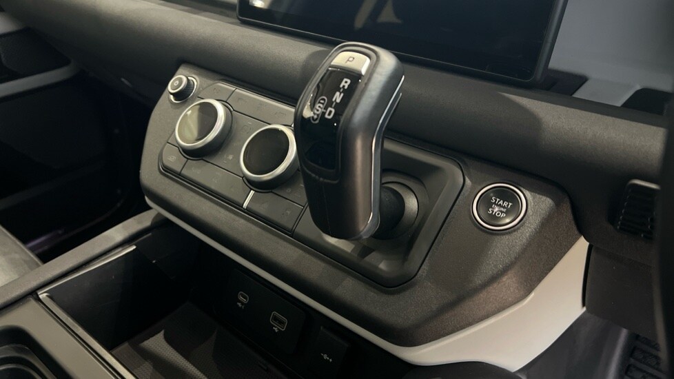 Used Land Rover Defender 2022 for sale - 76788325: Photo 13