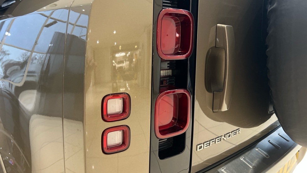 Used Land Rover Defender 2022 for sale - 76788325: Photo 19