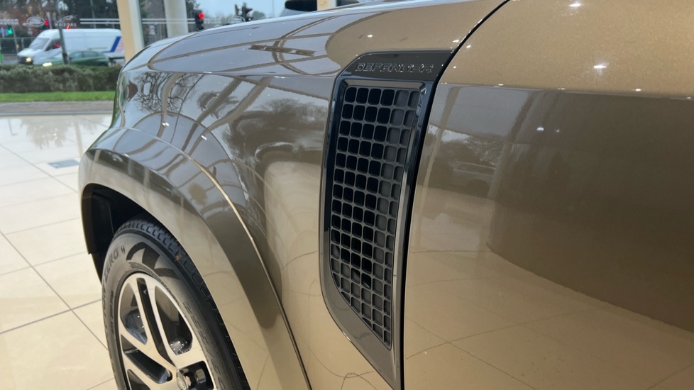 Used Land Rover Defender 2022 for sale - 76788325: Photo 20