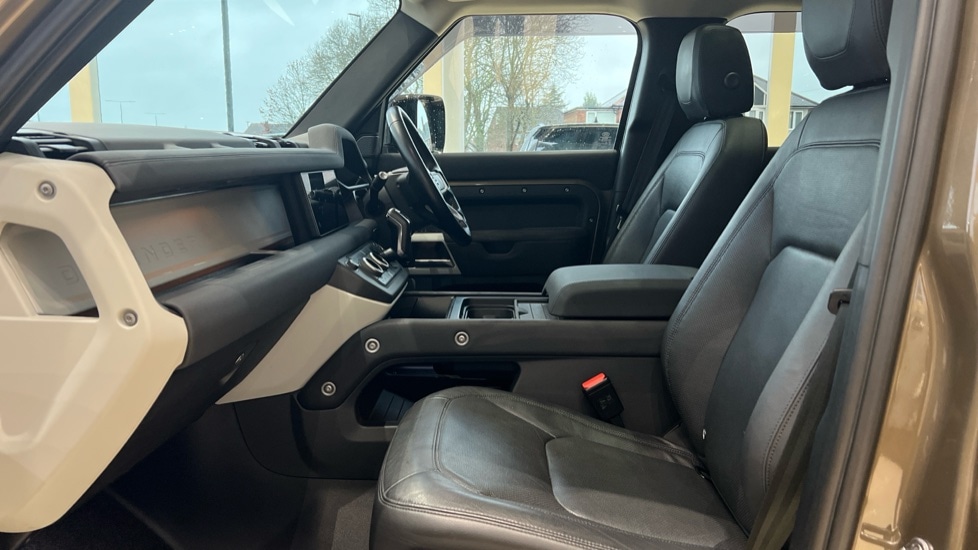 Used Land Rover Defender 2022 for sale - 76788325: Photo 3