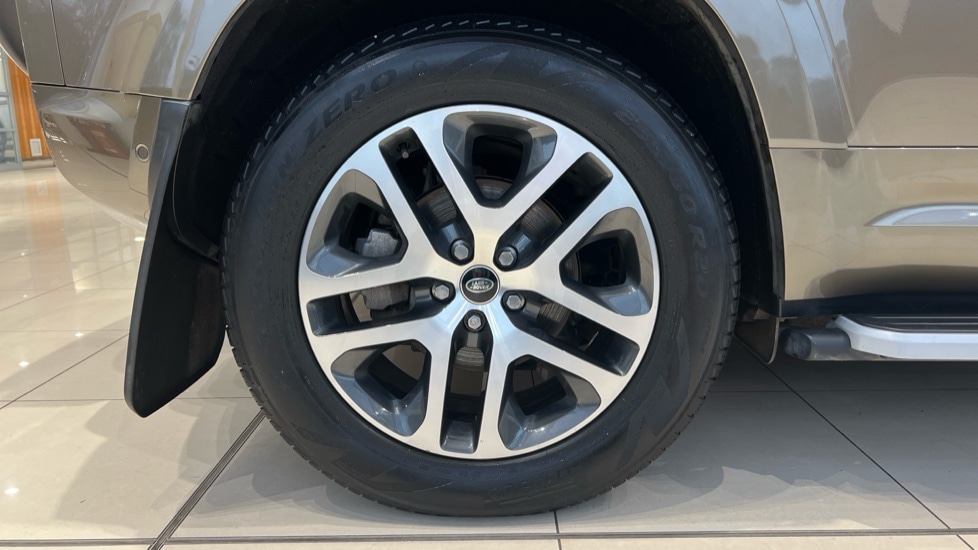 Used Land Rover Defender 2022 for sale - 76788325: Photo 32