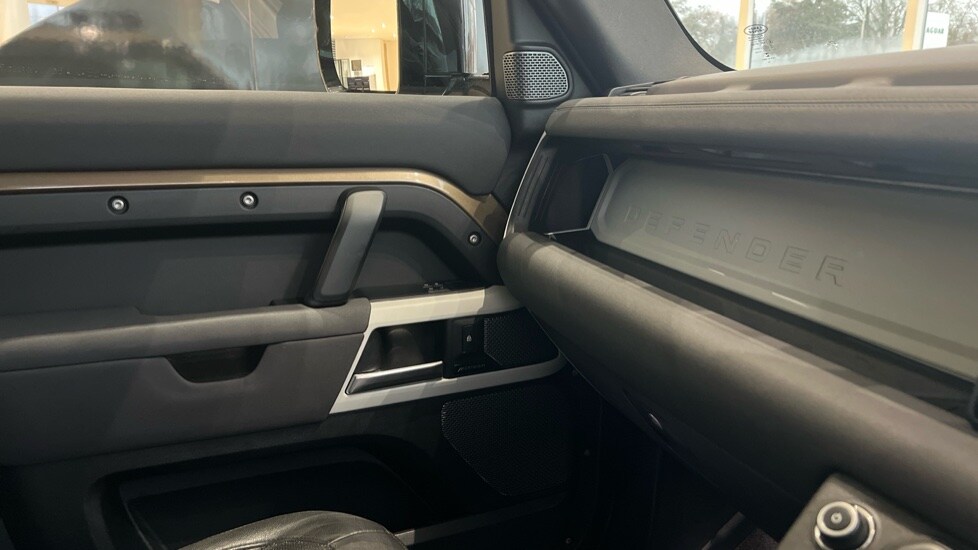 Used Land Rover Defender 2022 for sale - 76788325: Photo 34