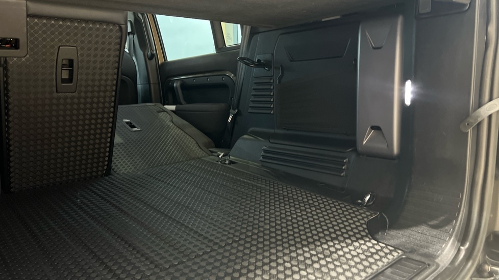 Used Land Rover Defender 2022 for sale - 76788325: Photo 36