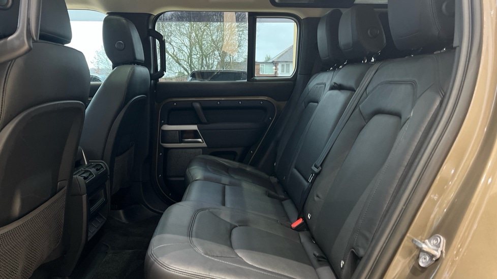 Used Land Rover Defender 2022 for sale - 76788325: Photo 4