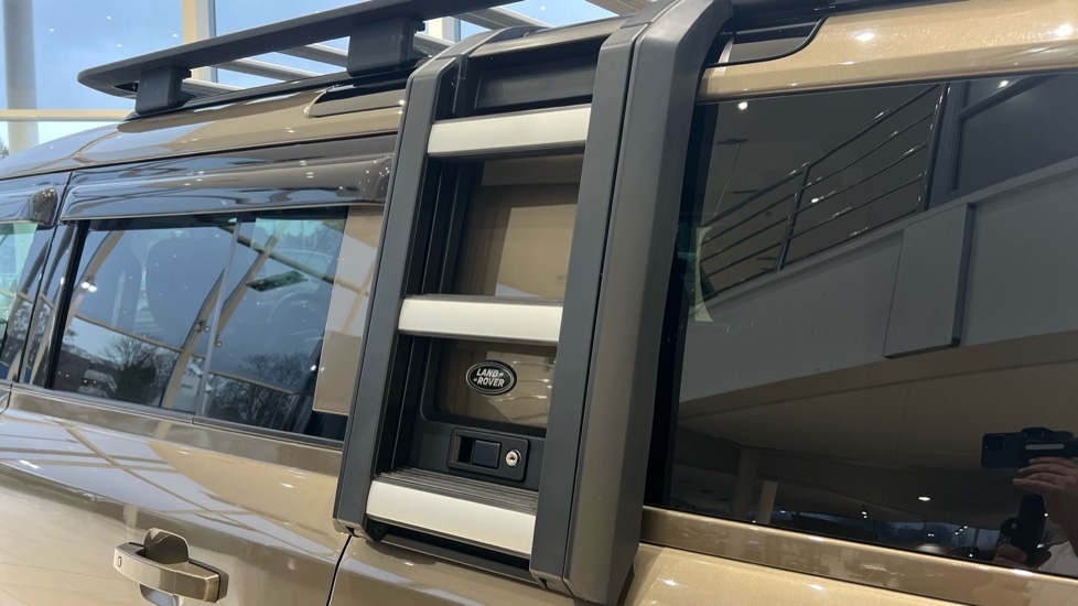 Used Land Rover Defender 2022 for sale - 76788325: Photo 54