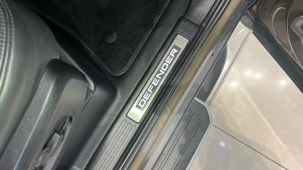 Used Land Rover Defender 2022 for sale - 76788325: Photo 78