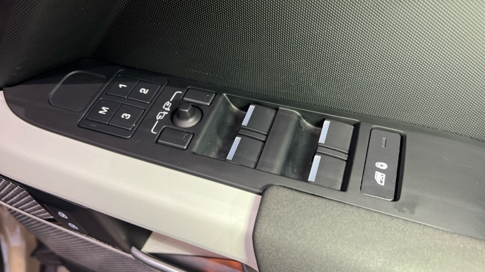 Used Land Rover Defender 2022 for sale - 76788325: Photo 80