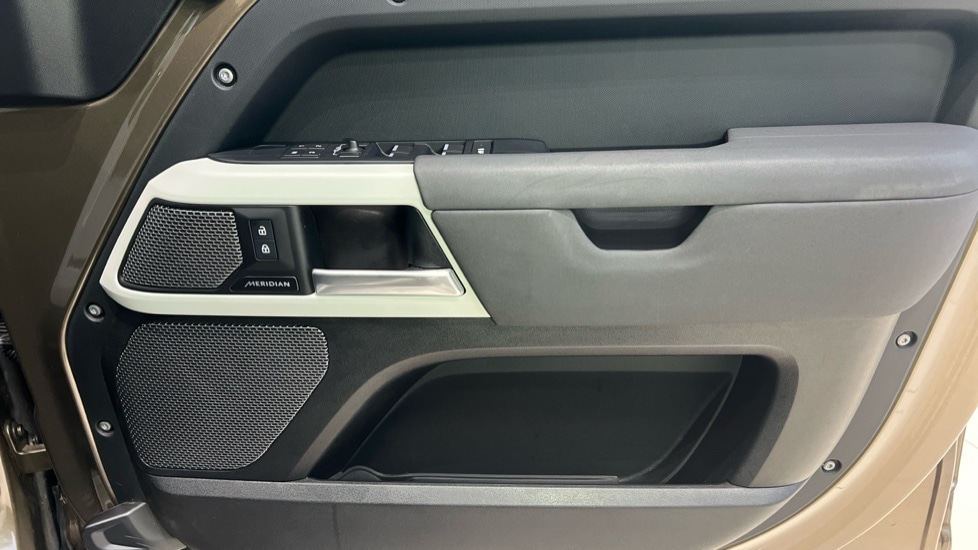 Used Land Rover Defender 2022 for sale - 76788325: Photo 82