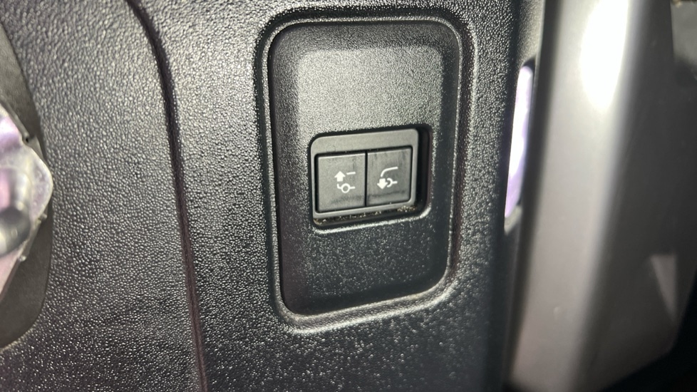 Used Land Rover Defender 2022 for sale - 76788325: Photo 86