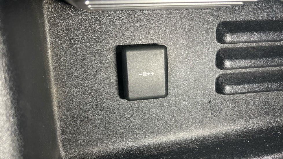 Used Land Rover Defender 2022 for sale - 76788325: Photo 87