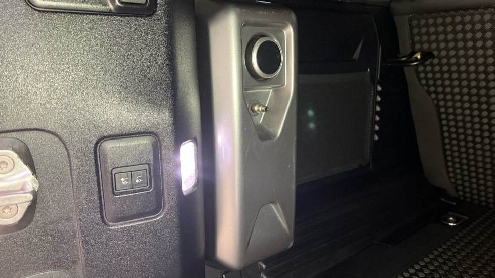 Used Land Rover Defender 2022 for sale - 76788325: Photo 88