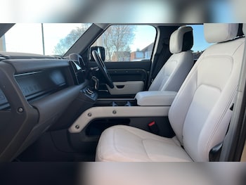 Used Land Rover Defender 2025 for sale - 76640315: Photo