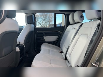 Used Land Rover Defender 2025 for sale - 76640315: Photo