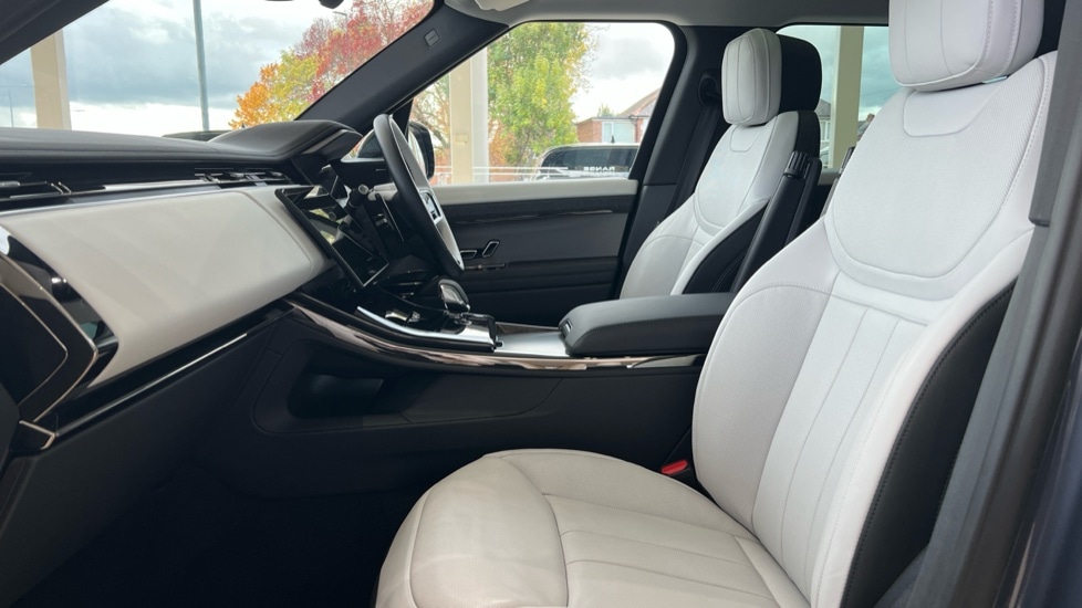 Used Land Rover Range Rover Sport 2024 for sale - 76321827: Photo 3