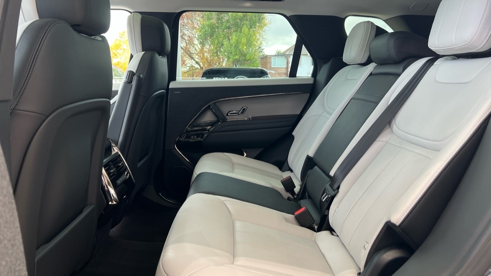 Used Land Rover Range Rover Sport 2024 for sale - 76321827: Photo 4