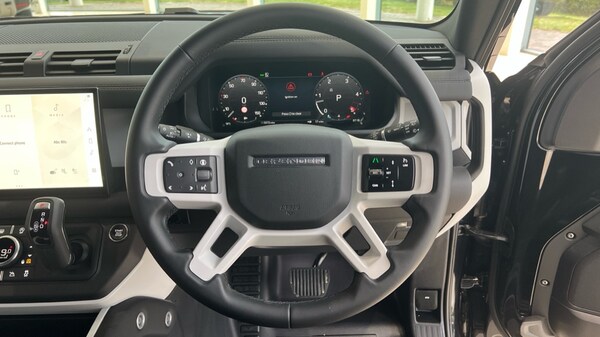 Used Land Rover Defender 2024 for sale - 76007902: Photo 15
