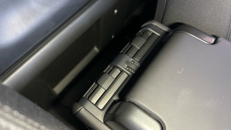 Used Land Rover Defender 2024 for sale - 76007902: Photo 18