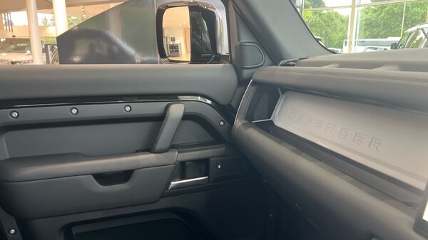 Used Land Rover Defender 2024 for sale - 76007902: Photo 24